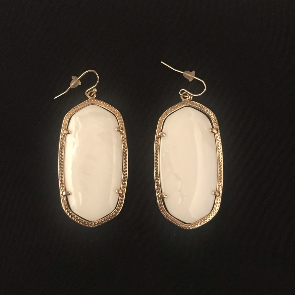 Kendra Scott Danielle earrings in White Pearl